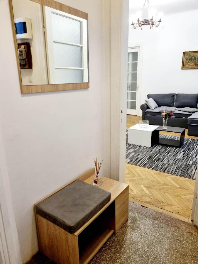 Cozy Near Center *