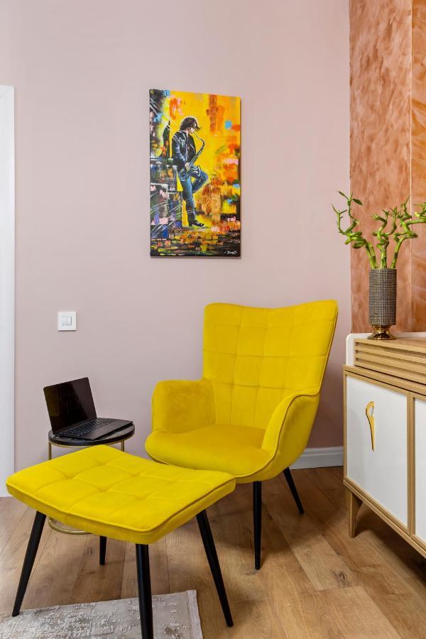 Coquet By Art