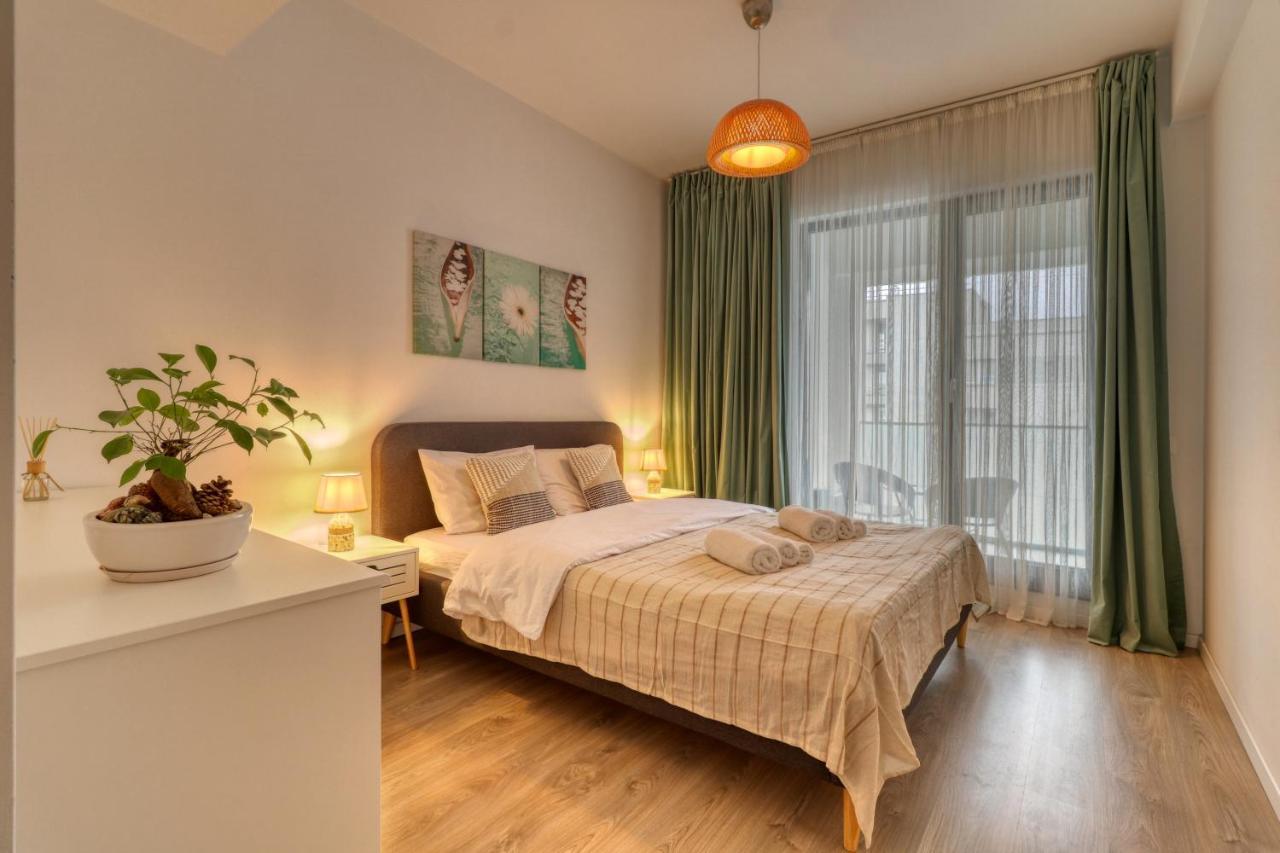 Apartment Relaxation Station: Cozy With Smart Features Near Ior Park Bucharest