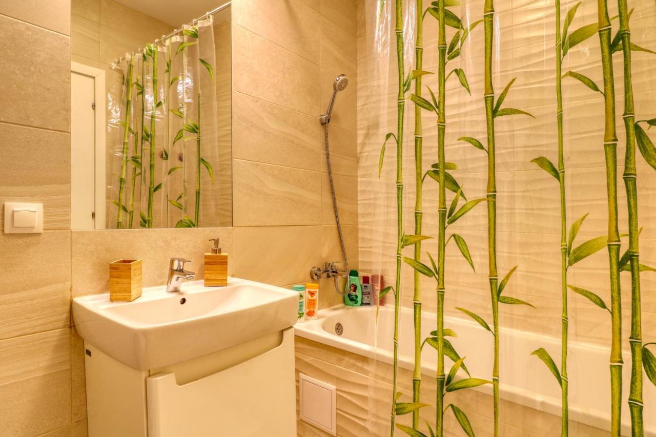 Apartment Relaxation Station: Cozy With Smart Features Near Ior Park