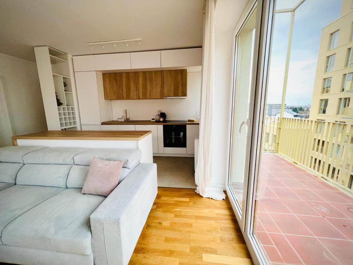 Exquisite - Two Bedroom Bucharest