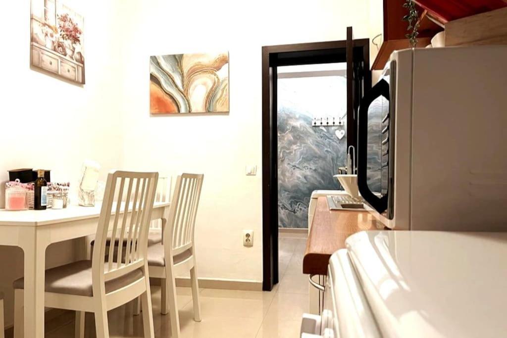 Magnolia 2bdr Apt Piata Romana- Piata Victoriei Bucharest