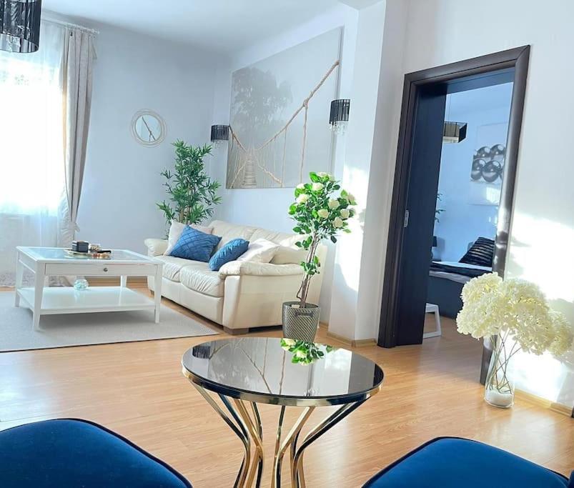 Magnolia 2bdr Apt Piata Romana- Piata Victoriei Bucharest