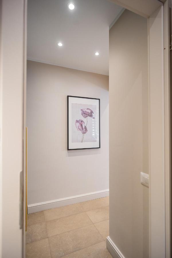 Victoriei Emerald & Pink Gems - Designer Apartamento