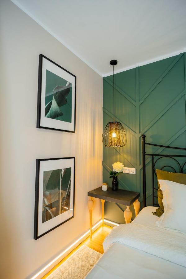 Victoriei Emerald & Pink Gems - Designer Apartamento