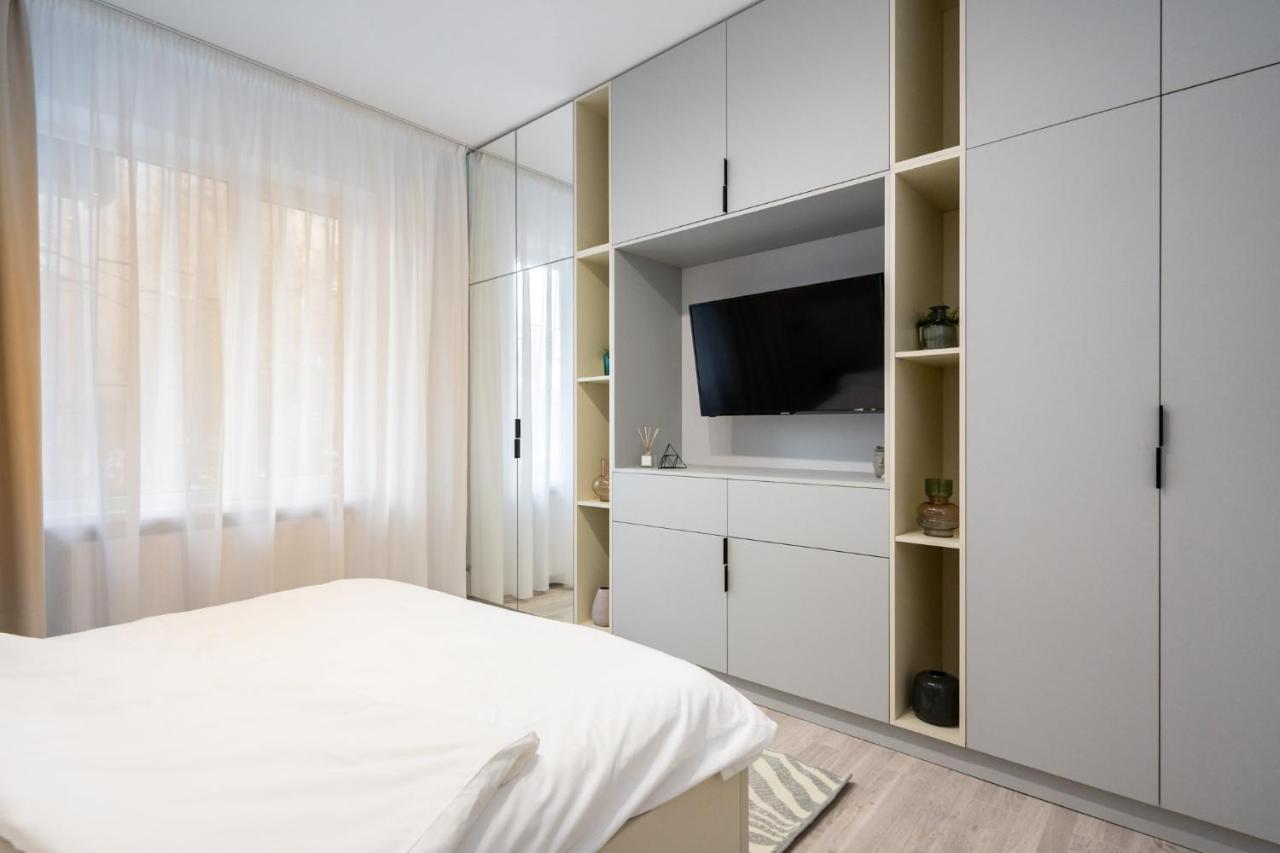 Four Bedroom Apartment, Old Town * Bucureşti