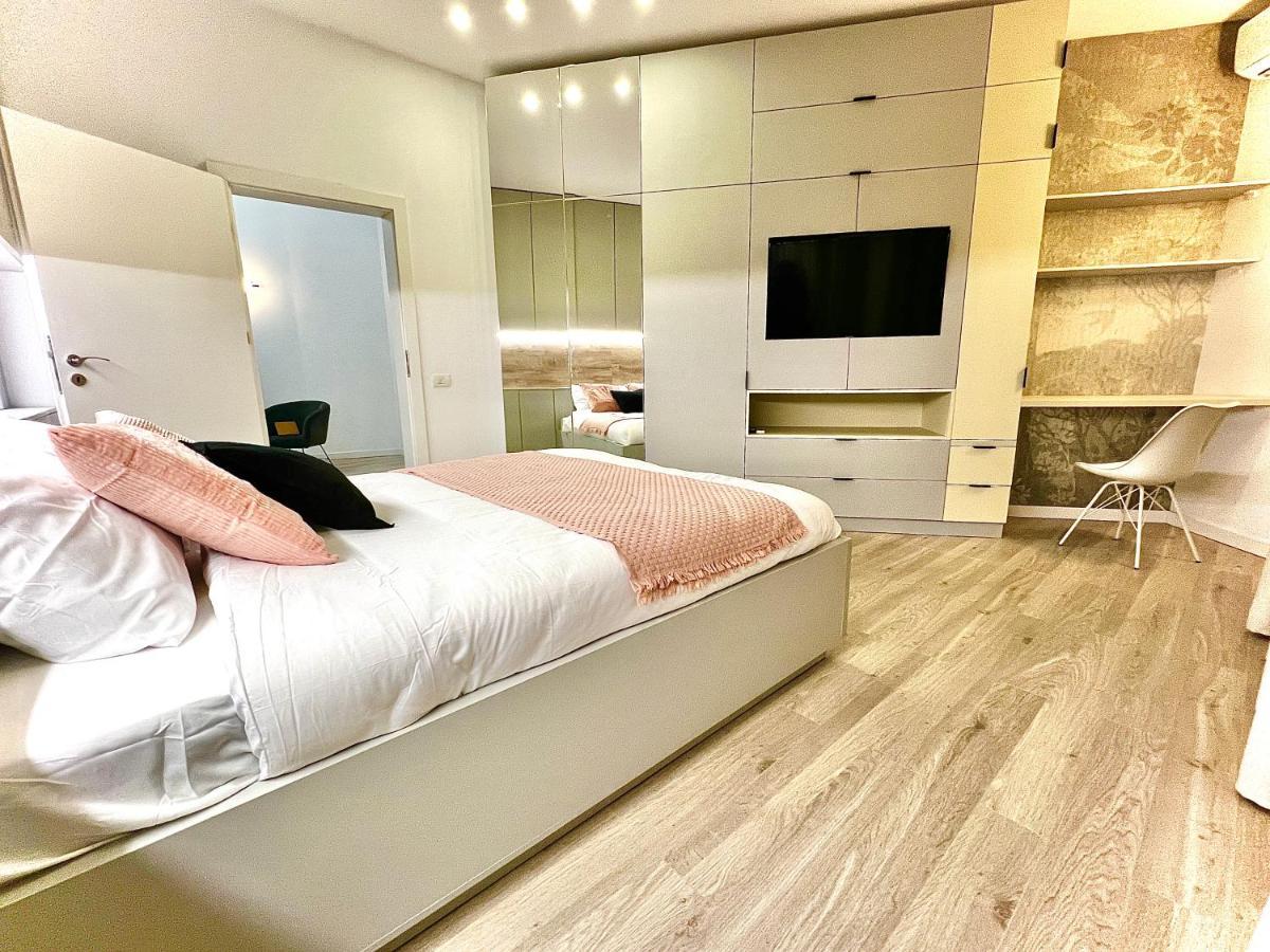 Apartament Four Bedroom Apartment, Old Town Bucureşti
