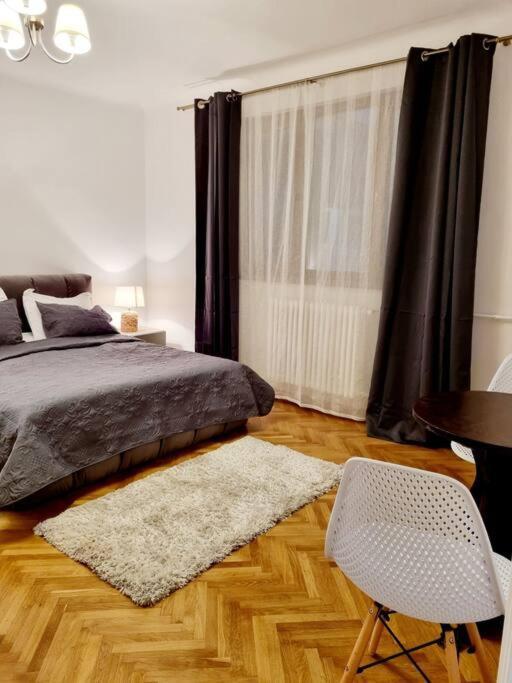Cozy Near Center Apartment