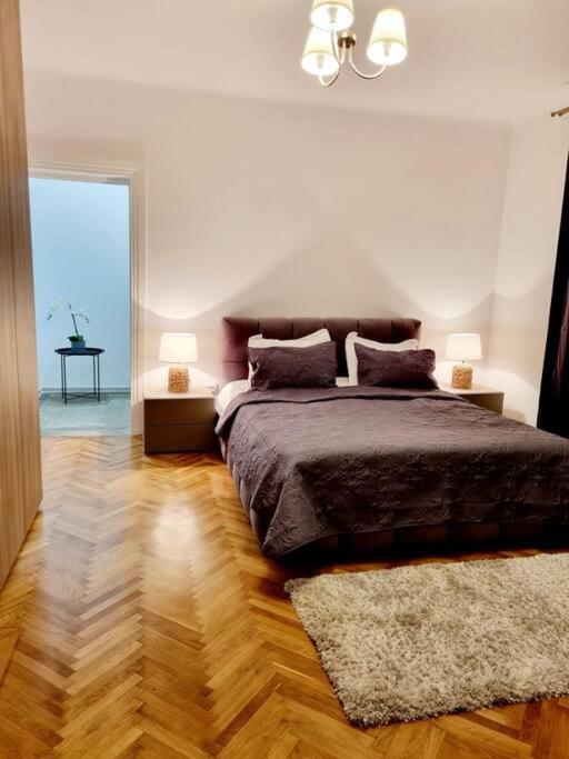 Cozy Near Center Apartment