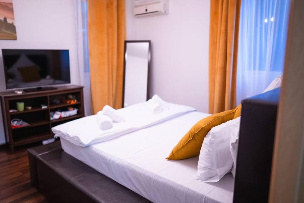 Lovely 2 Bedroom Apartment, Free Parking Apartamento Bucareste