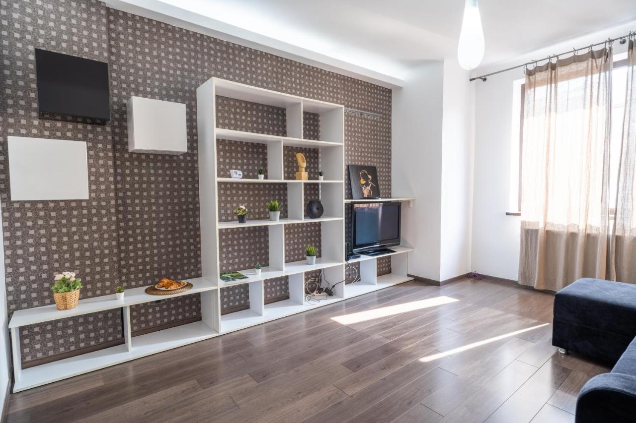 Cozy & Spacious Flat Near Victoriei Square * Bucharest