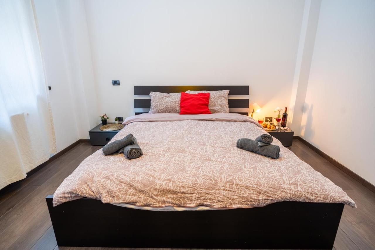 Apartment Cozy & Spacious Flat Near Victoriei Square
