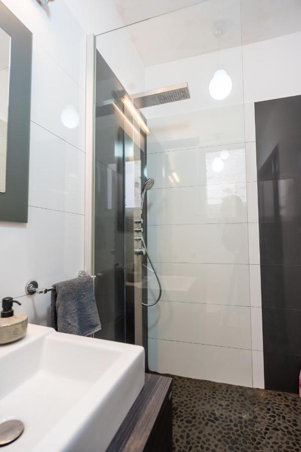 Cozy & Spacious Flat Near Victoriei Square * Bucharest