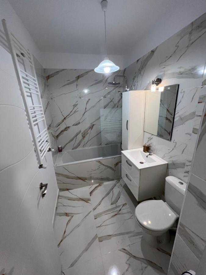 Central Riverfront Apartment *