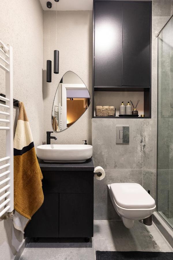 Qult - Maze Apartment Bucharest