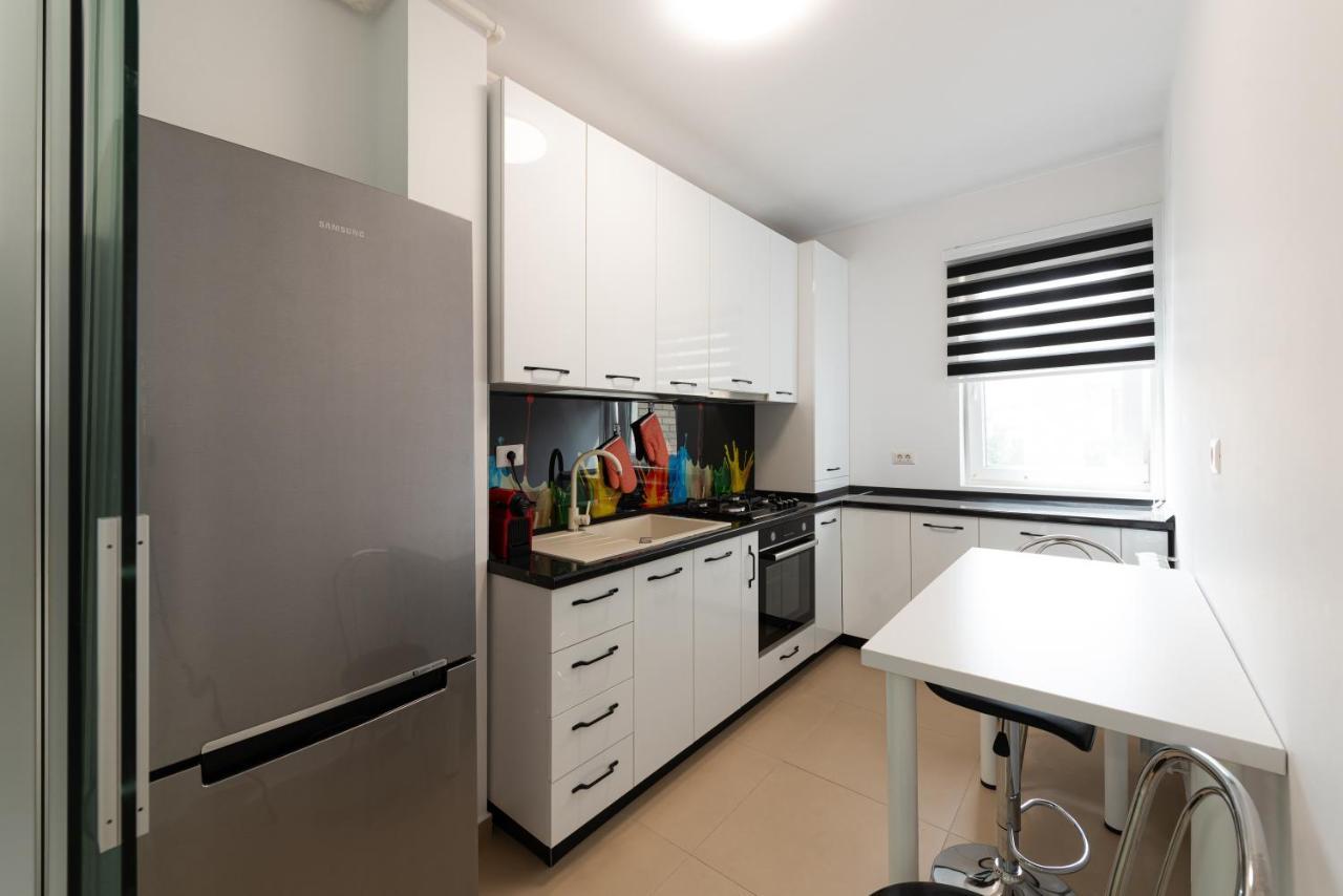 Apartment Eva - Bright With Balcony Near Veranda Mall *