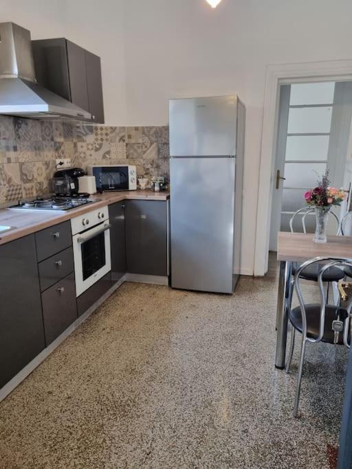 Cozy Near Center Apartment Bucharest