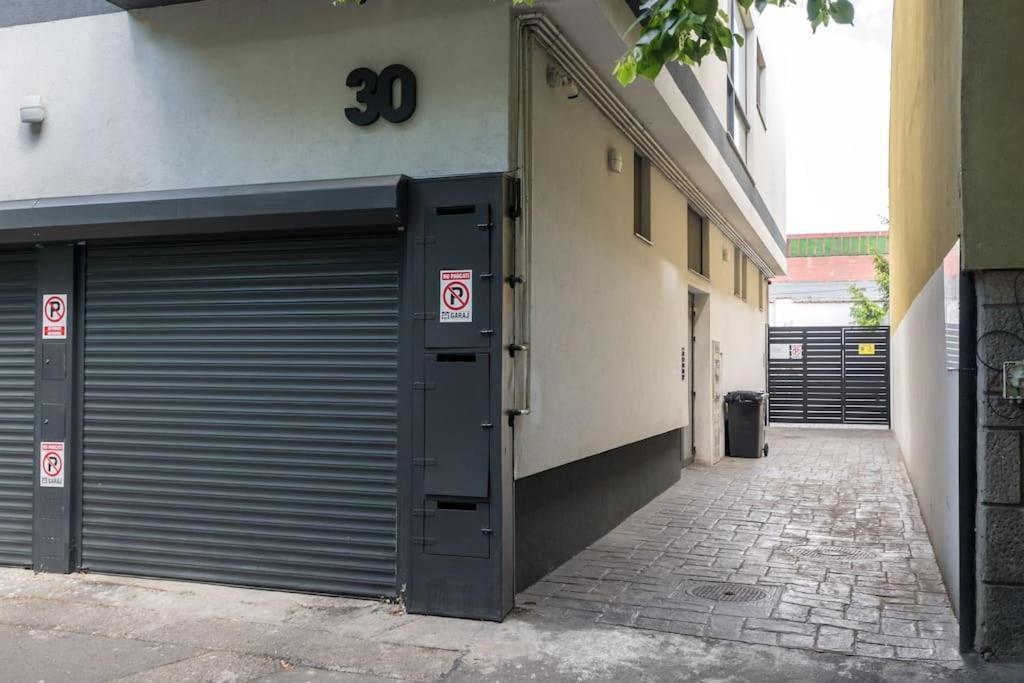 Luxurious New Penthouse + Parking *