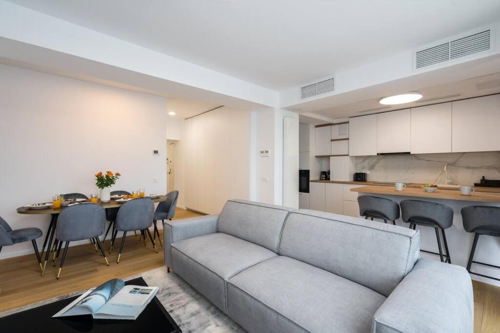 Luxurious New Penthouse + Parking Apartment Bucharest