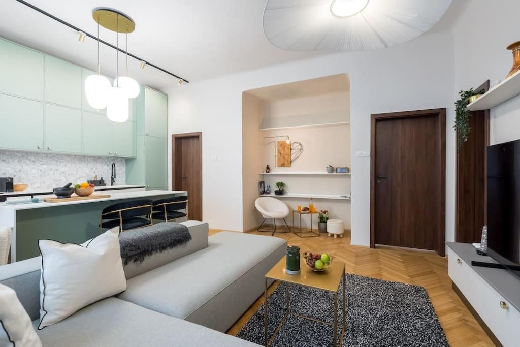 Apartment Stylish & Charming - Center Bucharest
