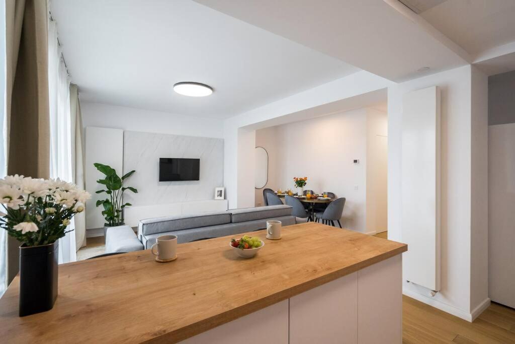Luxurious New Penthouse + Parking
