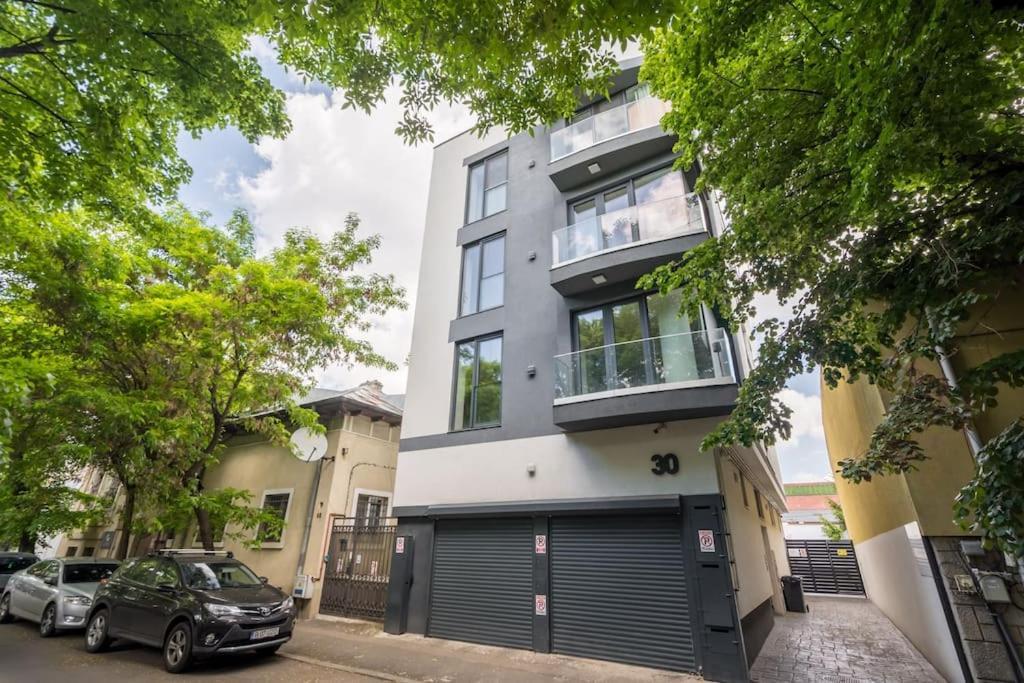 Apartment Luxurious New Penthouse + Parking Bucharest