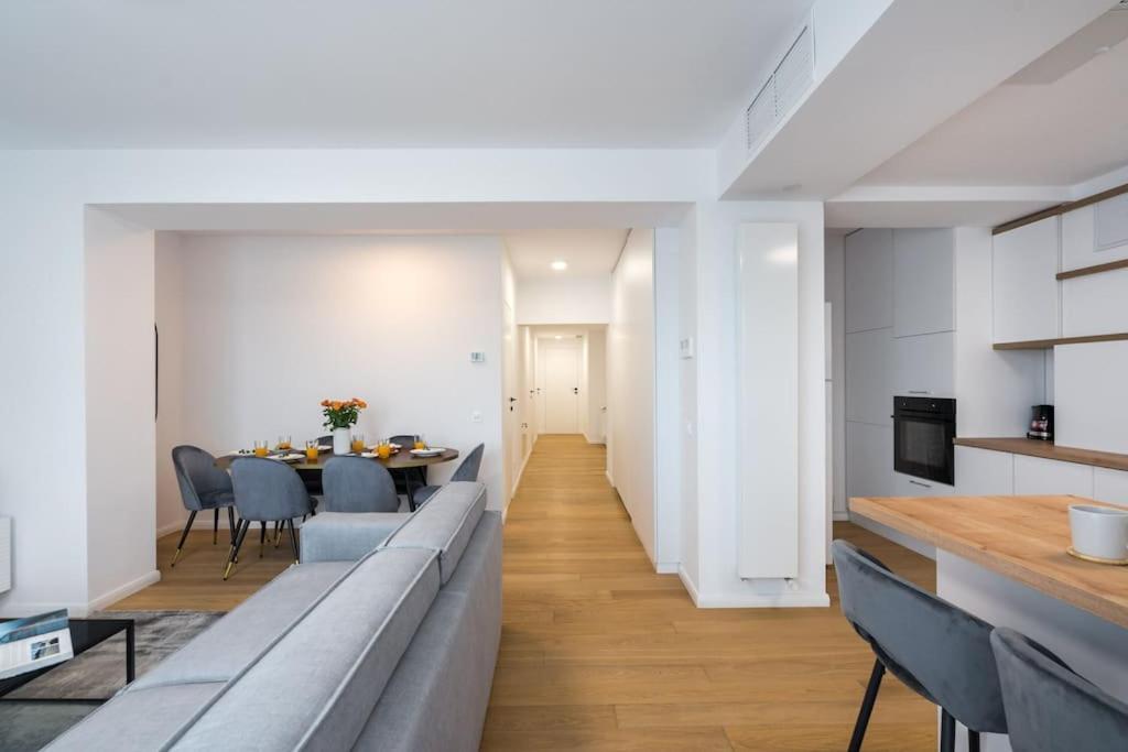 Luxurious New Penthouse + Parking * Bucharest