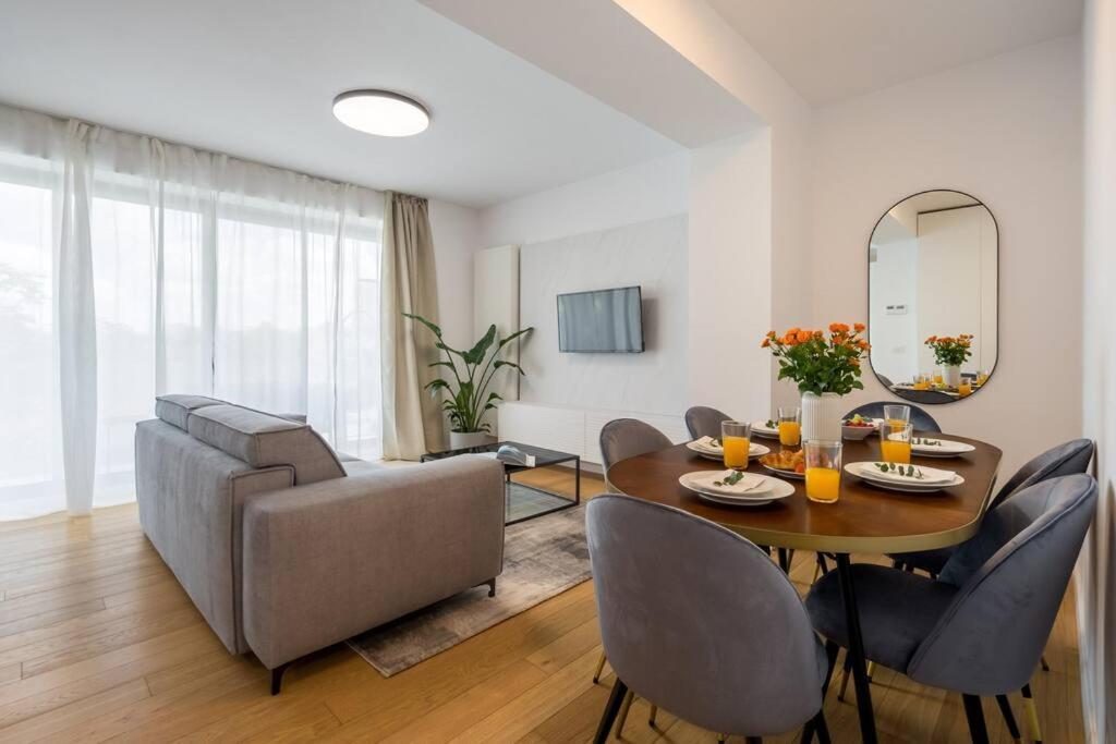 Luxurious New Penthouse + Parking Bucharest