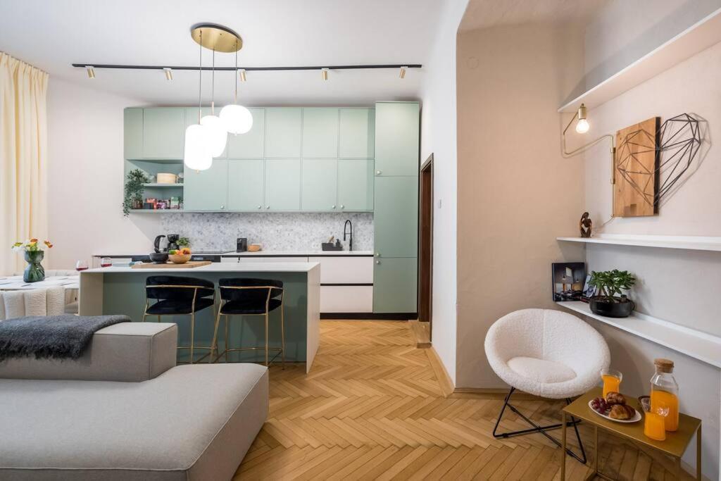 Stylish & Charming - Center Apartment Bucharest