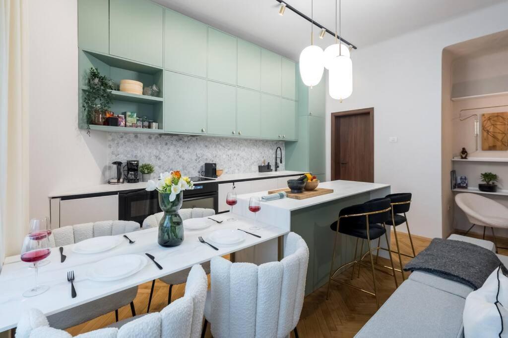 Stylish & Charming - Center Bucharest