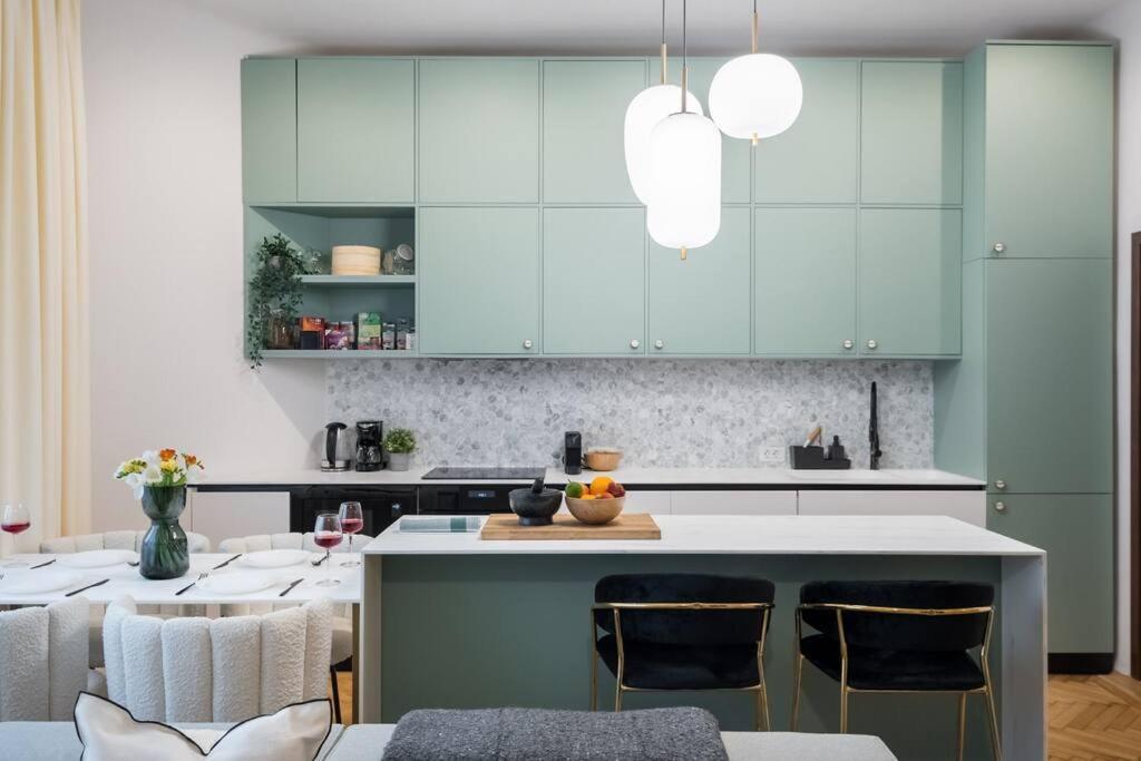 Stylish & Charming - Center Apartment Bucharest