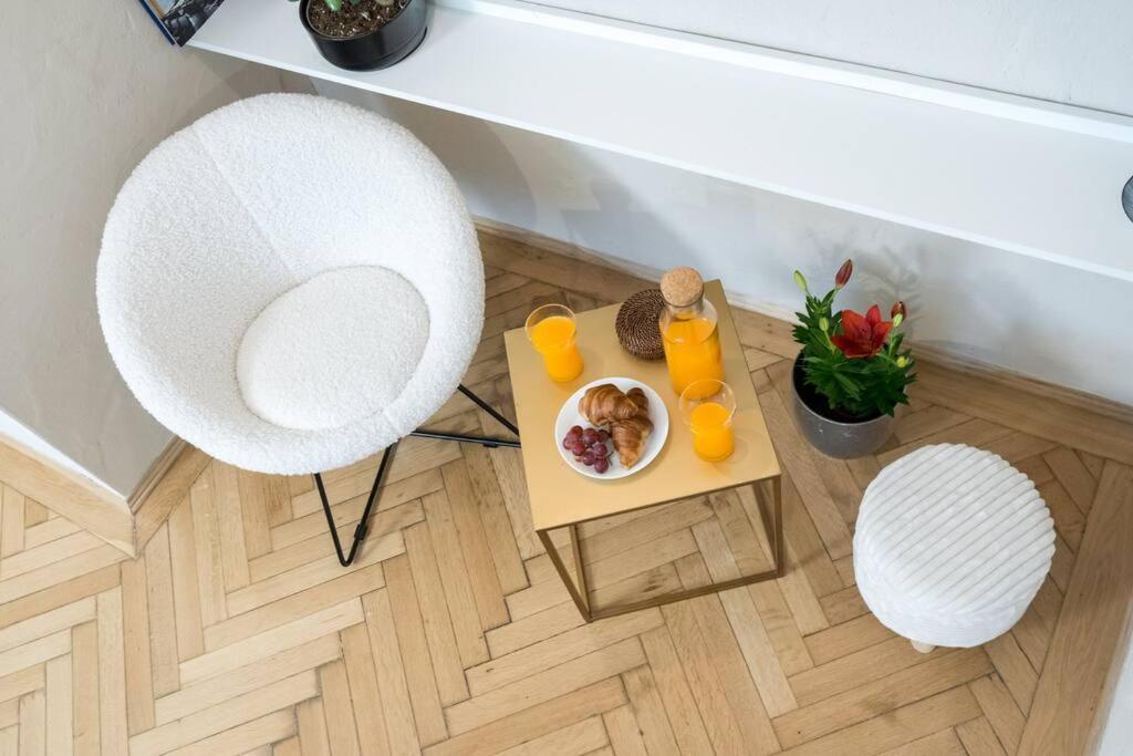 Stylish & Charming - Center Apartment