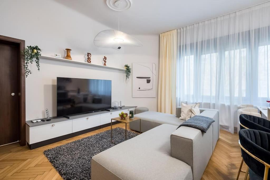 Stylish & Charming - Center Apartment
