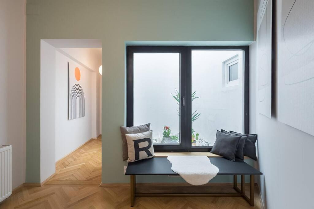 Stylish & Charming - Center Apartment Bucharest