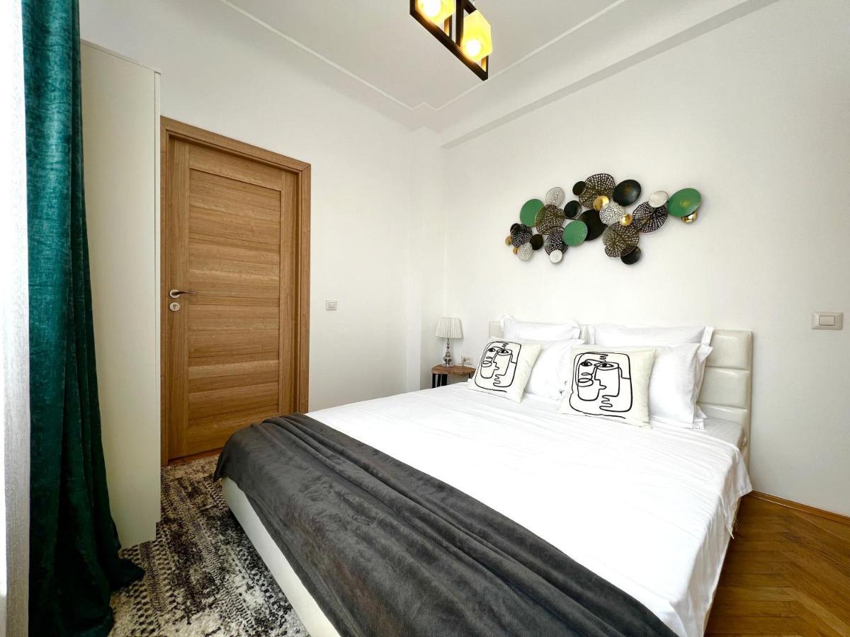 View - Luxury - Sanador Victoriei Apartment Bucharest