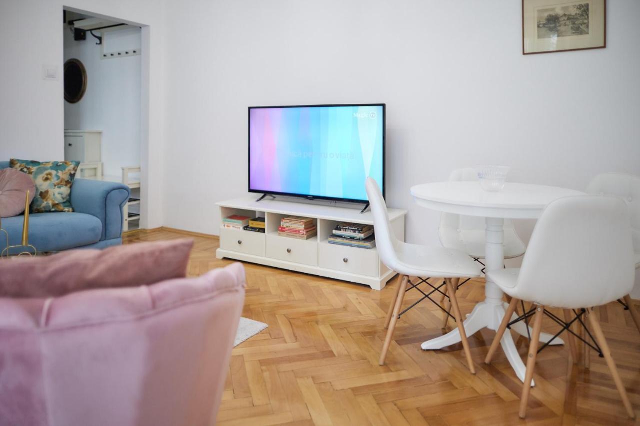 Apartment Cozy In The Center Bucharest