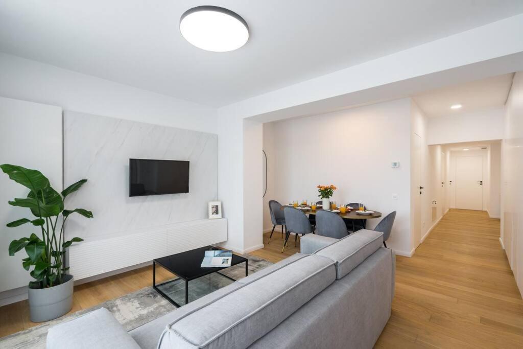 Luxurious New Penthouse + Parking * Bucharest