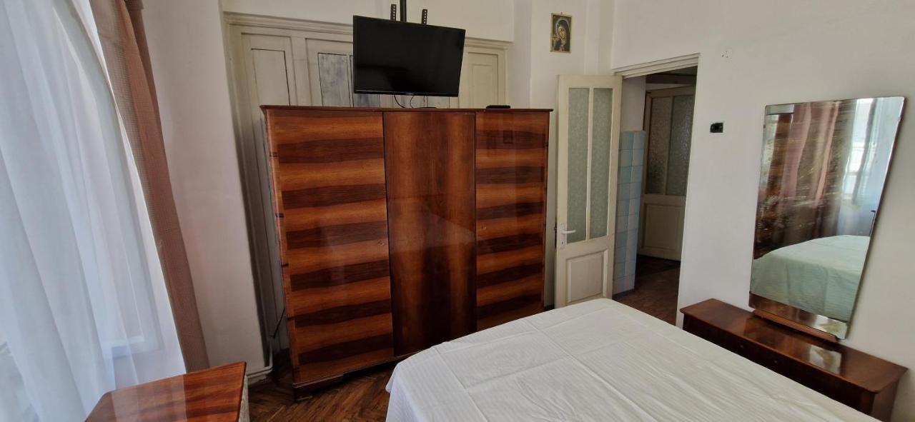 Domum - The Comunist Apartamento