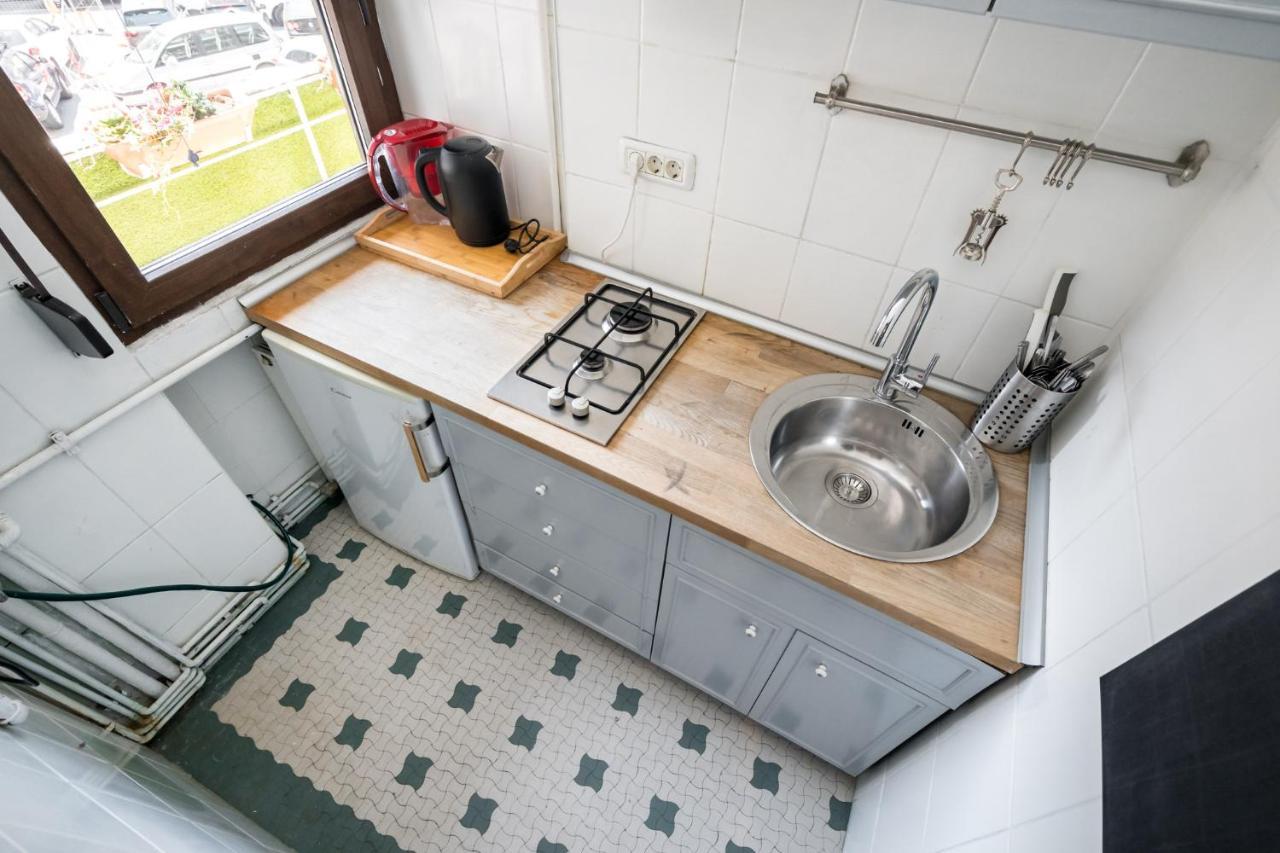 Sleek Comfort - A Blend Of Style And Convenience Apartament