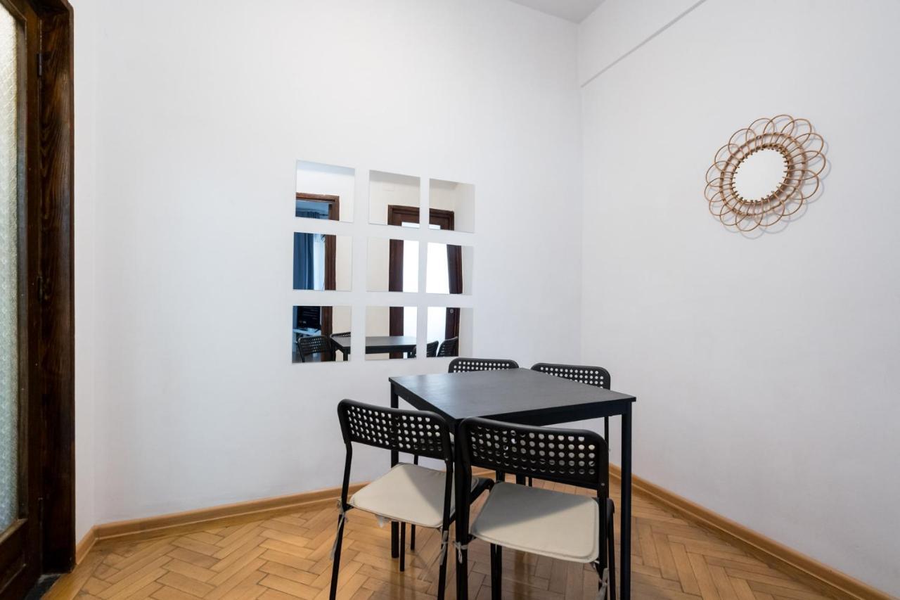 Apartament Sleek Comfort - A Blend Of Style And Convenience *