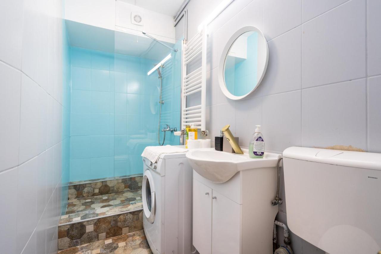 Apartament Sleek Comfort - A Blend Of Style And Convenience