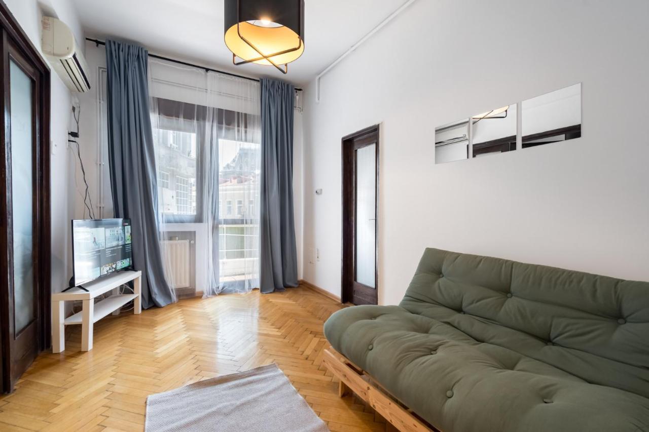 Apartament Sleek Comfort - A Blend Of Style And Convenience