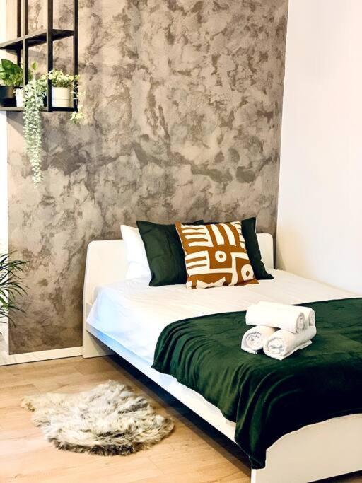 Apartment Heart Of The City - Modern Studio With Balcony Bucharest