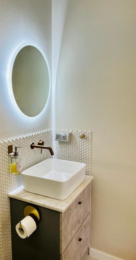 Ultracentral Lux Boutique 1br Ap Near Subway Bucareste