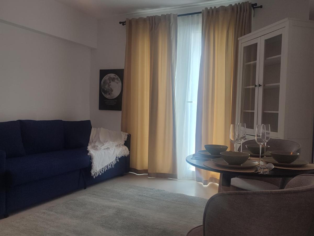 The Moon Apartament *