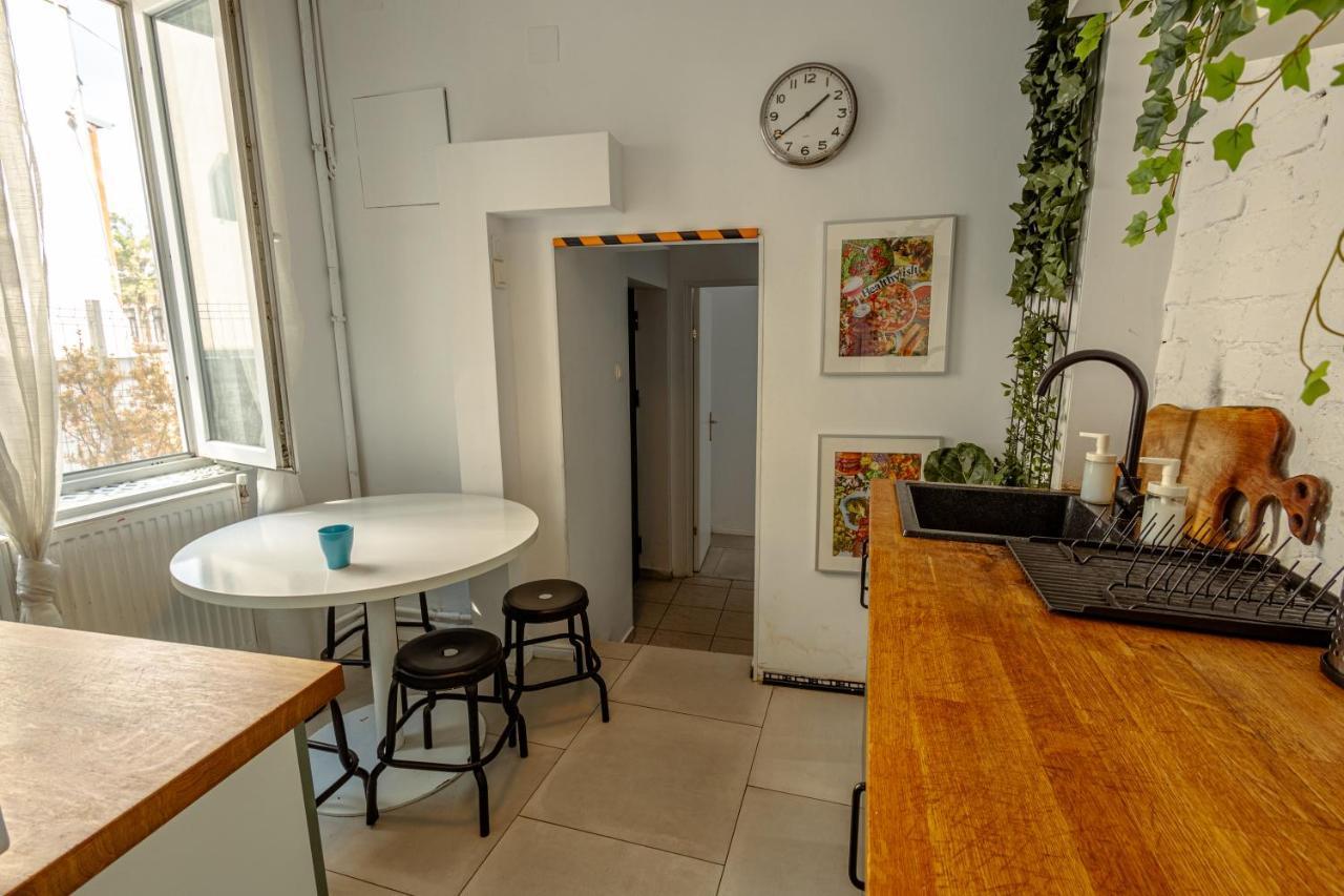 First Bucur 21 Albergue