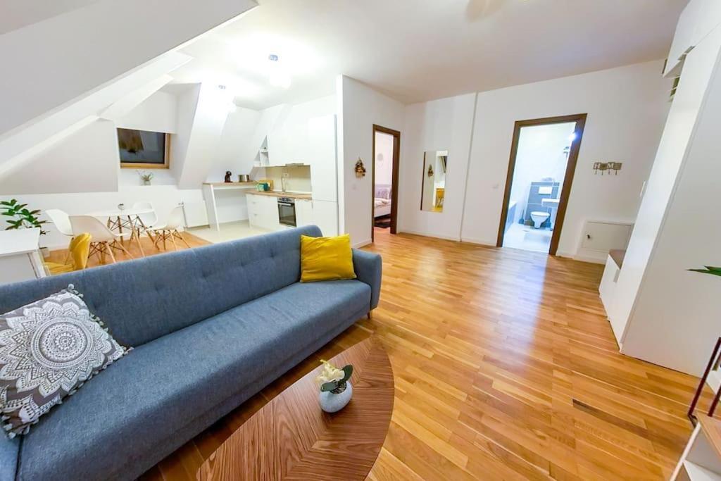 Apartament D Bucureşti