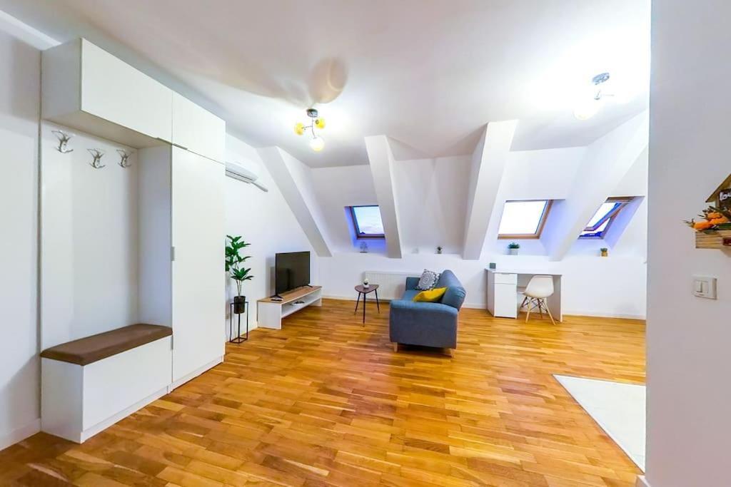 Apartament D *