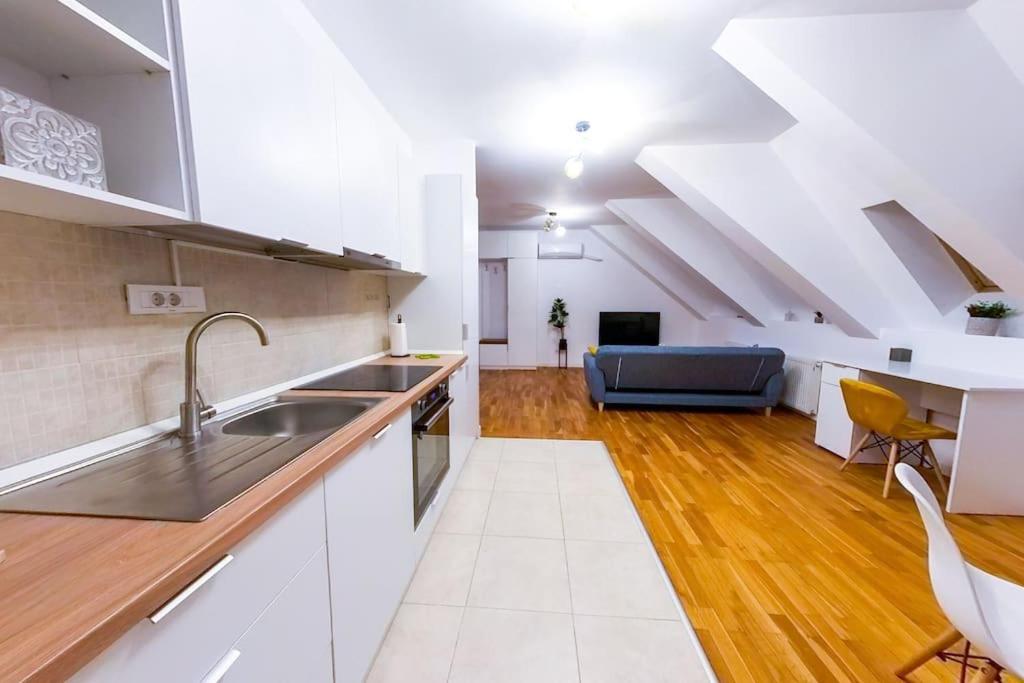 D Apartament *