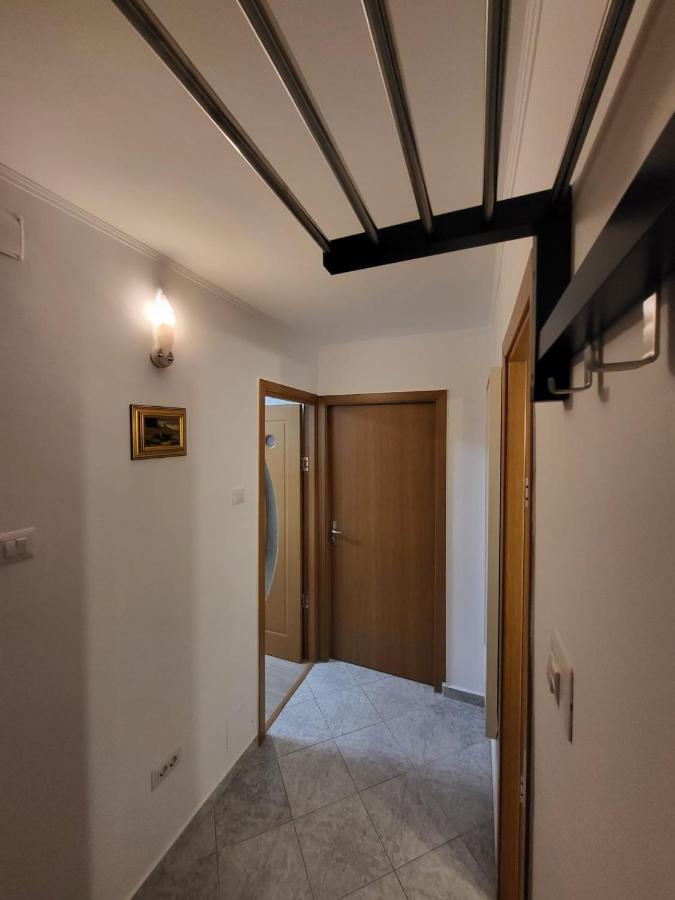 Large And Comfortable Mall Vitan Area Apartment